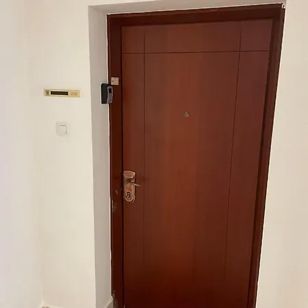 Apartment Bda H10 *